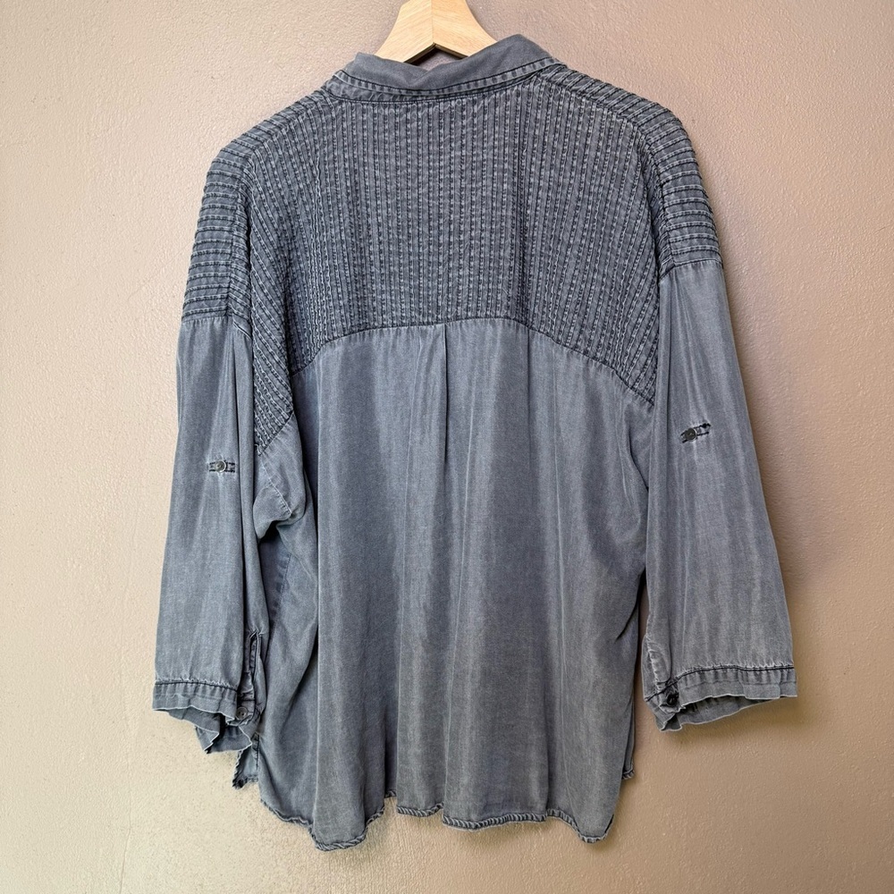 Lovestich Women’s Button Down Distressed Gray Top Size XL Pin-tuck Pleating - Picture 12 of 15